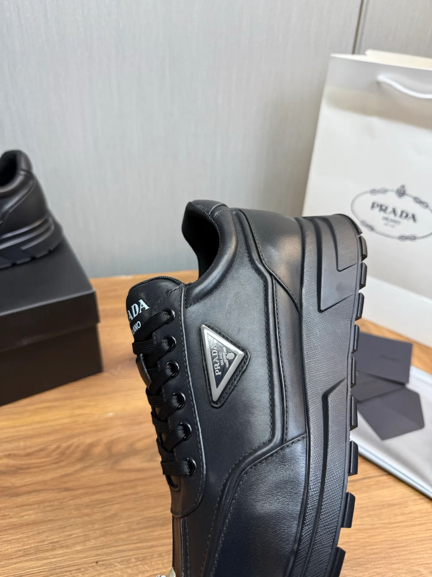 Factory price 640💰 [PRADA] Popular items in men's shoe counters, synchronized with the official website, 1 high-quality shipment ✔️Original cowhide + cowhide lining, 1🆚1 replica, original sole, 38-45 (45 customized, non-refundable)
